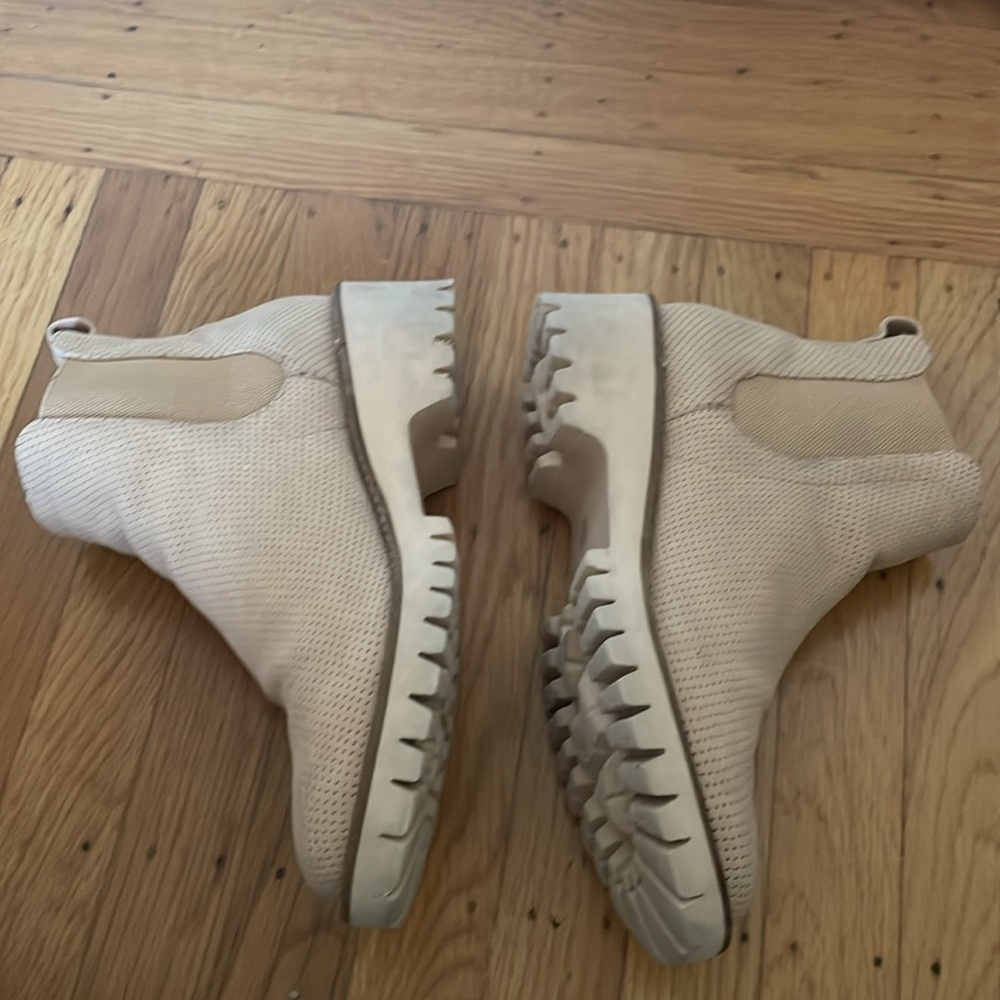 Cream boots - Picture 7 of 8
